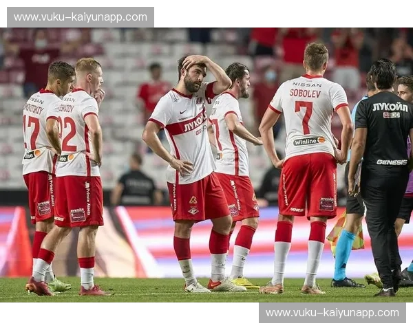 直播本菲卡：与红白军团同享赛场激情